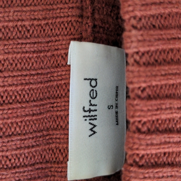Wilfred - Sardou Sweater. Scalloped knit ribbed sweater in rust - Picture 3 of 4